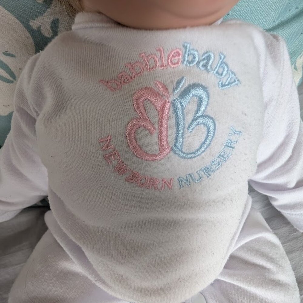 Vintage 1997 Madame Alexander Babble Baby Doll Laughs Babbles Coughs Blond Hair - Picture 4 of 16